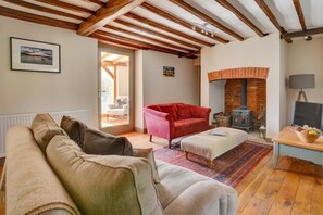 TV, fireplace - 3 Bed in North Creake (oc-1916) (North Creake)