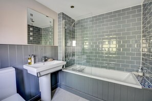 Hair dryer, towels - 3 Bed in North Creake (oc-1916) (North Creake)