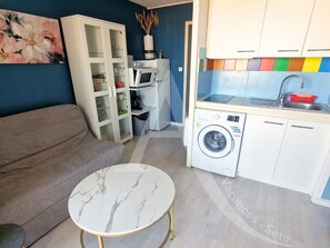 Interior - T2 MODERNE AVEC PARKING, VUE PISCINE ET ASCENSERU (Sète)
