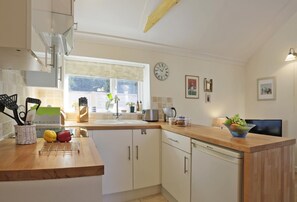 Microwave, oven, dishwasher, cookware/dishes/utensils