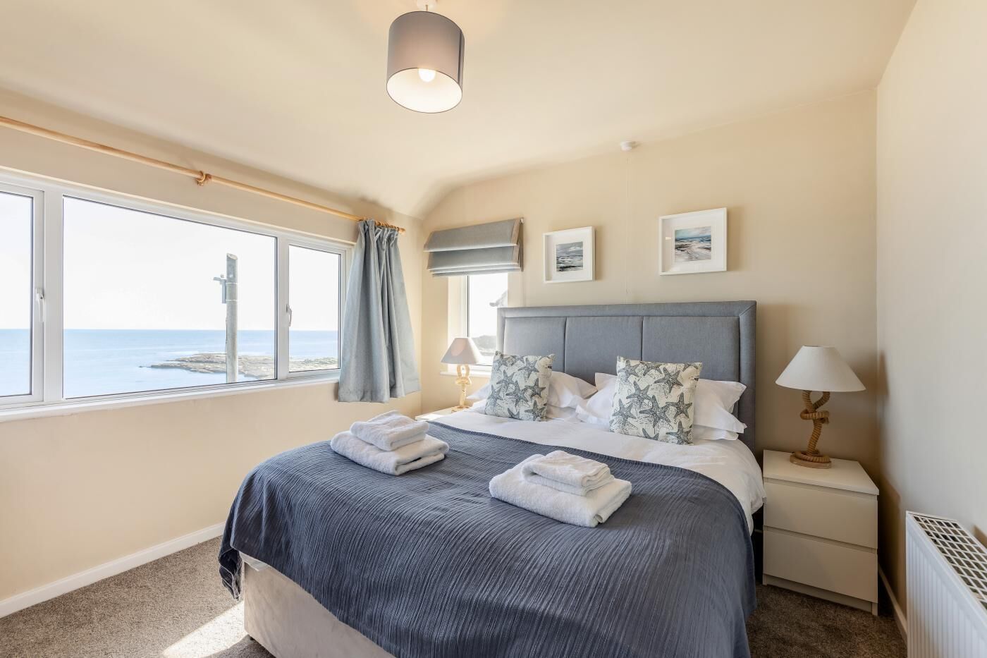 3 slaapkamers, een strijkplank/strijkijzer, gratis wifi, beddengoed