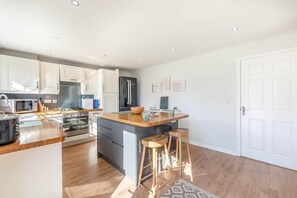 Microwave, oven, dishwasher, high chair - 4 Bed in Seahouses (oc-nb618) (Seahouses)