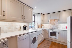 Microwave, oven, dishwasher, high chair - 2 Bed in Chatton (oc-nb620) (Chatton)