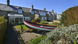 A stone house with a boat in the yard. - 2 Bed in Morpeth (oc-nb596) (Low Hauxley)