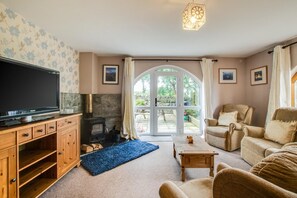 TV, fireplace - 3 Bed in Haltwhistle (oc-nb559) (Greenhead)