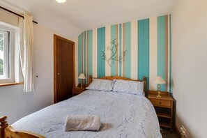 3 bedrooms, iron/ironing board, travel cot, free WiFi - 3 Bed in Haltwhistle (oc-nb559) (Greenhead)
