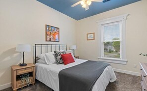 3 habitaciones, escritorio, tabla de planchar con plancha y wifi gratis 