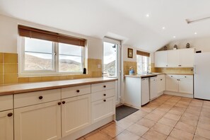 Microwave, oven, dishwasher, high chair - 4 Bed in Wooler (oc-nb344) (Kirknewton)