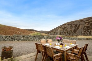 Outdoor dining - 4 Bed in Wooler (oc-nb344) (Kirknewton)