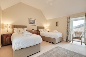 Iron/ironing board, travel cot, free WiFi, bed sheets - 4 Bed in Wooler (oc-nb344) (Kirknewton)