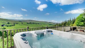 Outdoor spa tub - 4 Bed in Alston (oc-nb575) (Alston Moor)