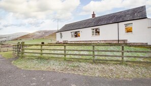 Property grounds - 2 Bed in Wooler (oc-nb489) (Kirknewton)