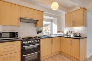 Microwave, oven, highchair, cookware/dishes/utensils - 2 Bed in Wooler (oc-nb489) (Kirknewton)