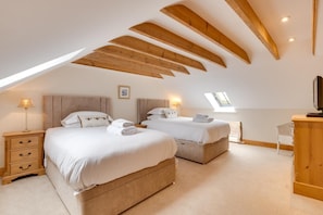 Iron/ironing board, travel crib, free WiFi, bed sheets - 2 Bed in Wooler (oc-nb396) (Kirknewton)
