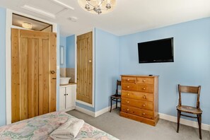 Bügeleisen/Bügelbrett, Reisekinderbett, kostenloses WLAN, Bettwäsche