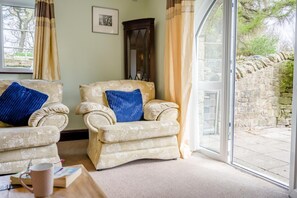 TV, fireplace - 3 Bed in Haltwhistle (oc-nb558) (Haltwhistle)