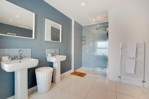 Towels - 3 Bed in Cromer (oc-1927) (Cromer)
