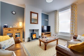 Fireplace - 3 Bed in Cromer (oc-1927) (Cromer)
