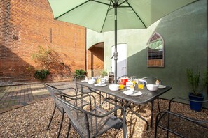 Outdoor dining - 3 Bed in Cromer (oc-1927) (Cromer)