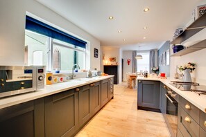 Microwave, dishwasher, high chair, cookware/dishes/utensils - 3 Bed in Cromer (oc-1927) (Cromer)