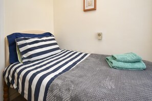 Iron/ironing board, free WiFi, bed sheets - 2 Bed in Saundersfoot (oc-pw9131) (Saundersfoot)