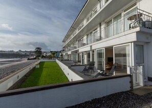 Terrace/patio - 2 Bed in Saundersfoot (oc-pw9131) (Saundersfoot)