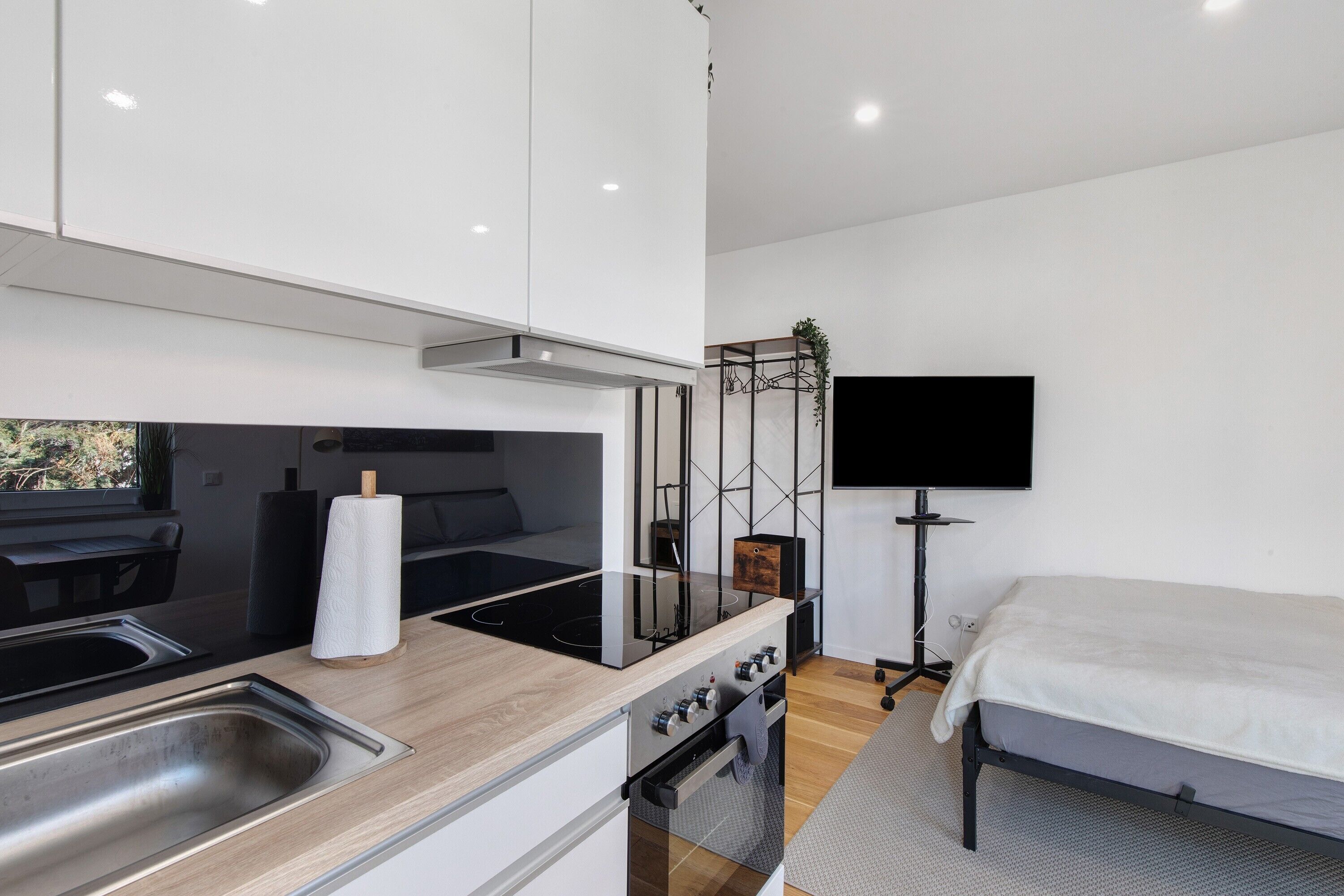 WiFi, bed sheets, wheelchair access