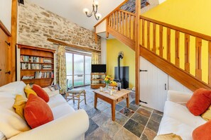TV, fireplace - 2 Bed in Crugybar (oc-waw323) (Crugybar)