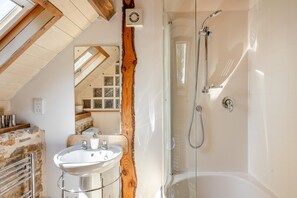 Hair dryer, towels - 2 Bed in Crugybar (oc-waw323) (Crugybar)