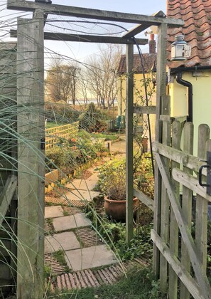 Property grounds - 2 Bed in Aldeburgh (oc-marsh) (Friston)