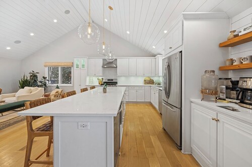 Loma House w/ Pool, Hot Tub+Sauna walk to Lake MI