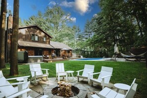 Terrace/patio - Loma House - Pool, Hot Tub & Sauna walk to Lake MI (Sawyer)