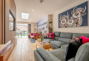 TV - 2 Bed in Padstow (oc-p00714) (Padstow)