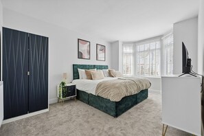 3 bedrooms, iron/ironing board, free WiFi, bed sheets