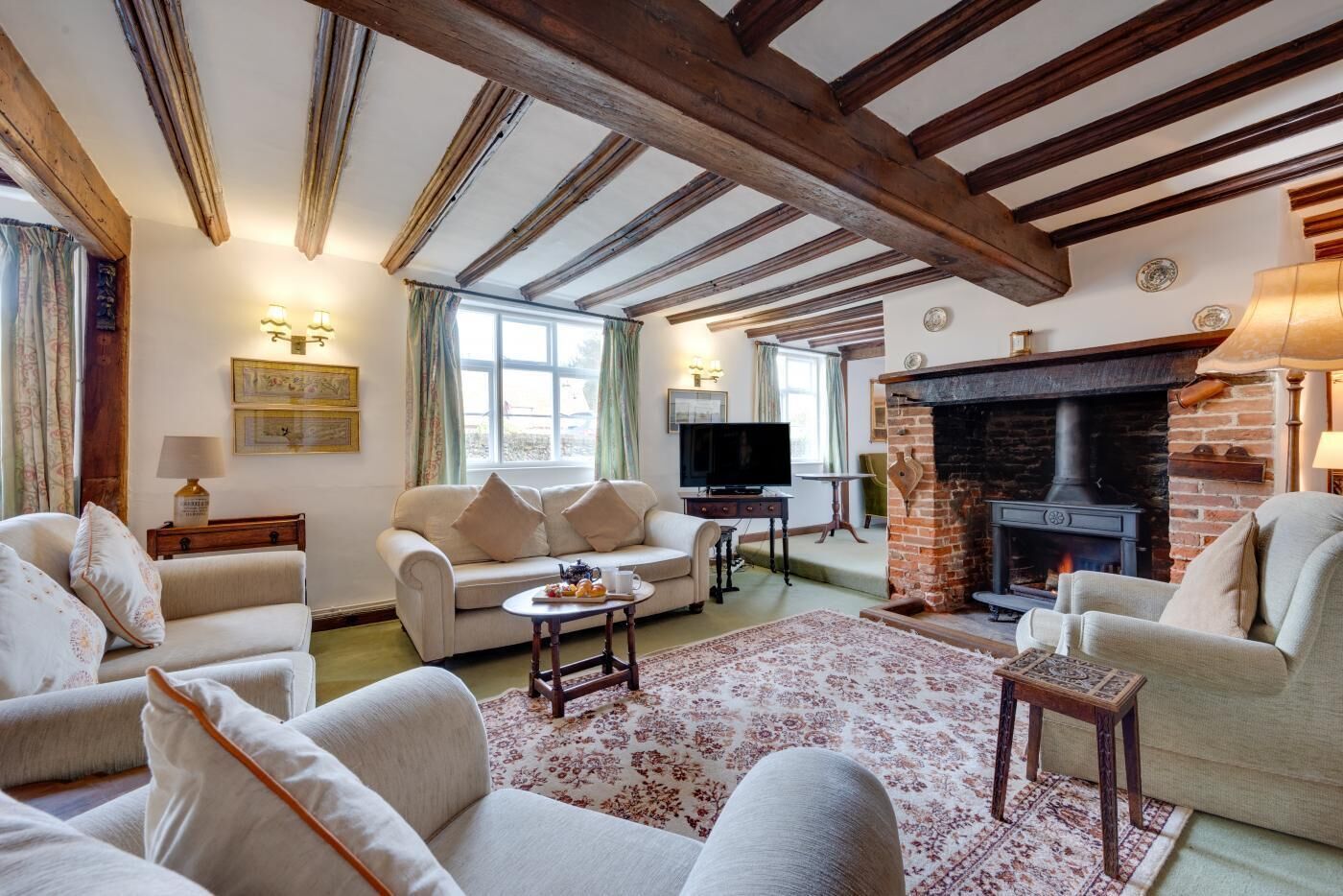 Télévision, cheminée