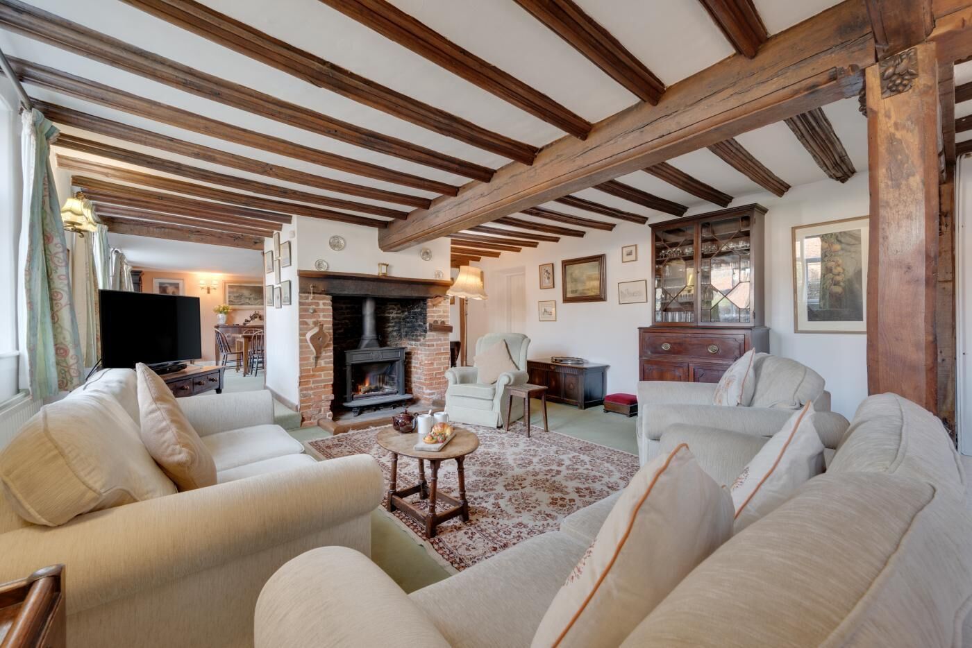 TV, fireplace