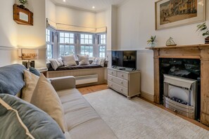 TV - 1 Bed in St Ives (oc-lhse) (St Ives)