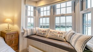 A room with a built-in bench along a bay window overlooking a marina. - 1 Bed in St Ives (oc-lhse) (St Ives)