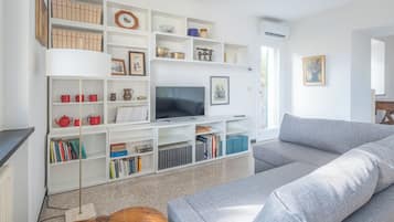 Apartment, Patio, Sea View | Ruang tamu