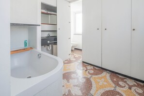 Apartment, Patio, Sea View | Bathroom | Combined shower/tub, bidet, towels - Torre dell Amore genova seaview (Genoa)