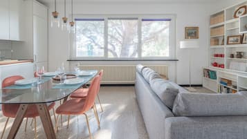 Apartment, Patio, Sea View | Ruang tamu