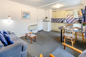 TV - 1 Bed in St Ives (oc-cher4) (Saint Ives)