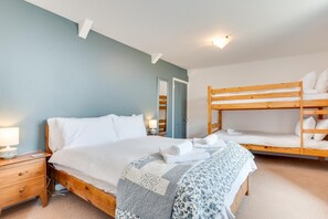 Iron/ironing board, travel crib, free WiFi, bed sheets - 2 Bed in St Ives (oc-pmho10) (St Ives)