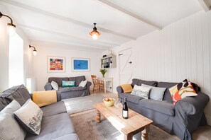 TV - 3 Bed in St Ives (oc-car17) (Saint Ives)