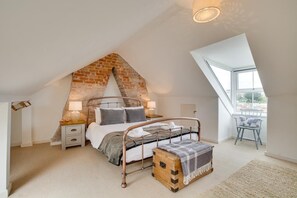 Iron/ironing board, free WiFi, bed sheets - 3 Bed in St Ives (oc-twp21) (St Ives)