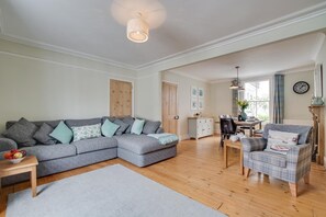 Living area - 3 Bed in St Ives (oc-twp21) (St Ives)