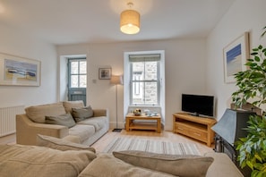 TV - 2 Bed in St Ives (oc-wyp026) (St Ives)