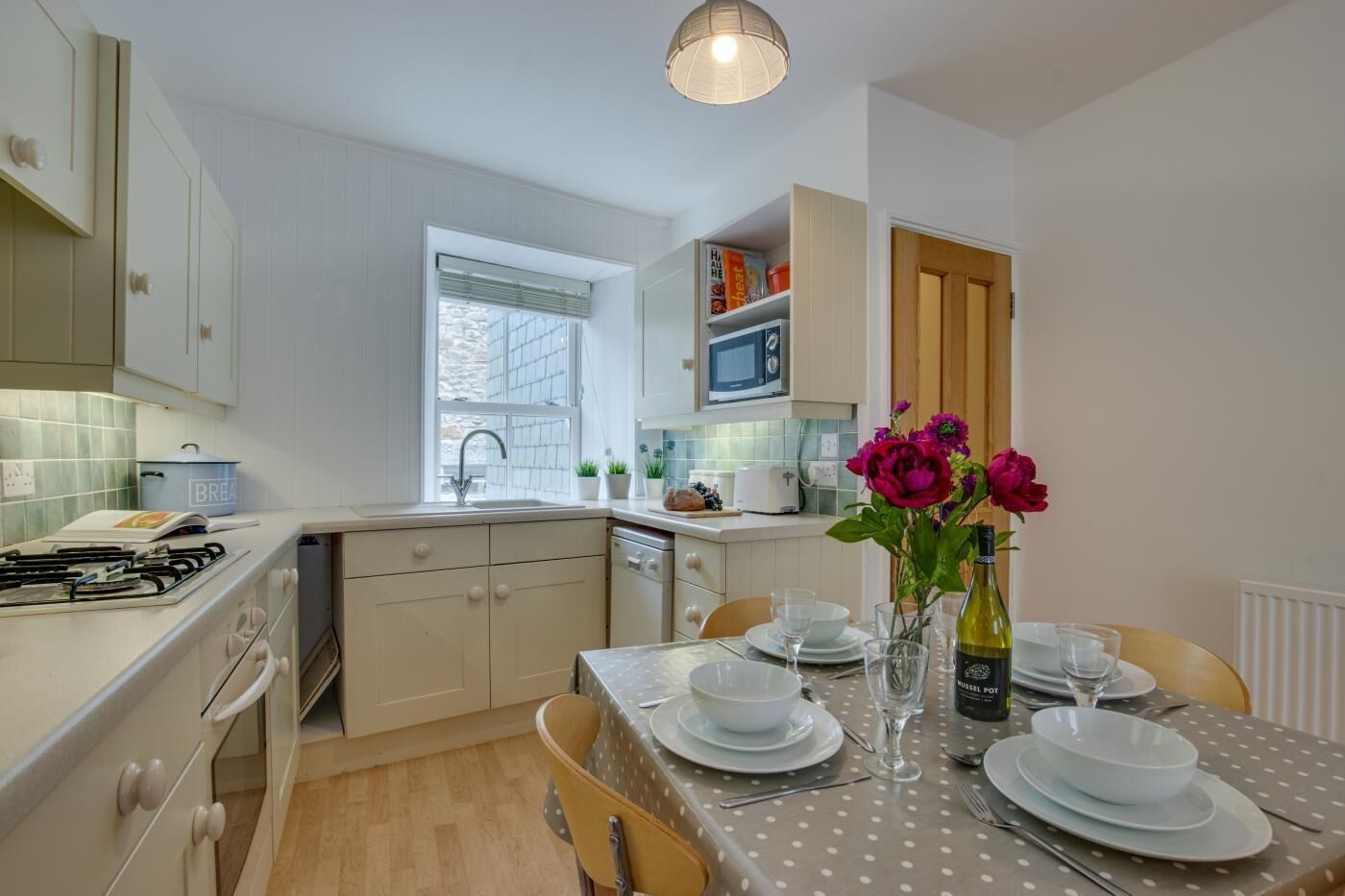 Microwave, oven, dishwasher, cookware/dishes/utensils