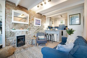 TV - 2 Bed in St Ives (oc-albt02) (St Ives)