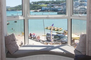 A room with large windows overlooking a beach and boats. - 1 Bed in St Ives (oc-quayst) (St Ives)
